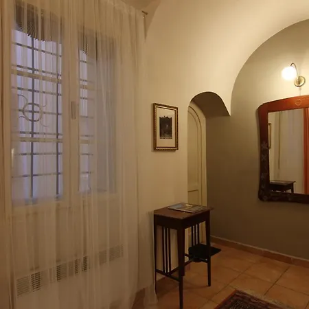 Apartment Rustic Ground Floor In Mala Strana Prague