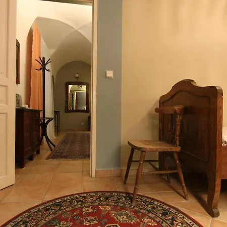 Apartment Rustic Ground Floor In Mala Strana *