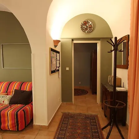 Rustic Ground Floor In Mala Strana Apartment