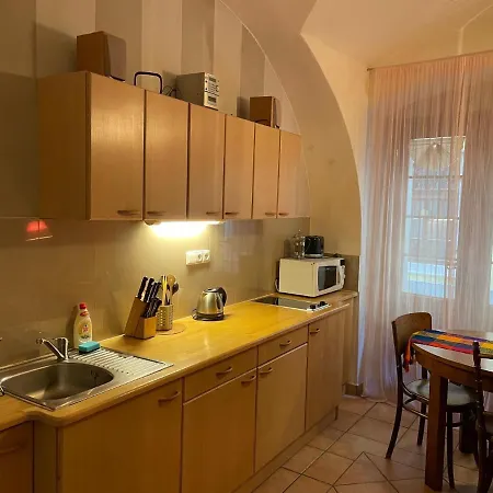 Apartment Rustic Ground Floor In Mala Strana *