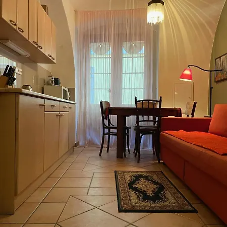 Apartment Rustic Ground Floor In Mala Strana Prague